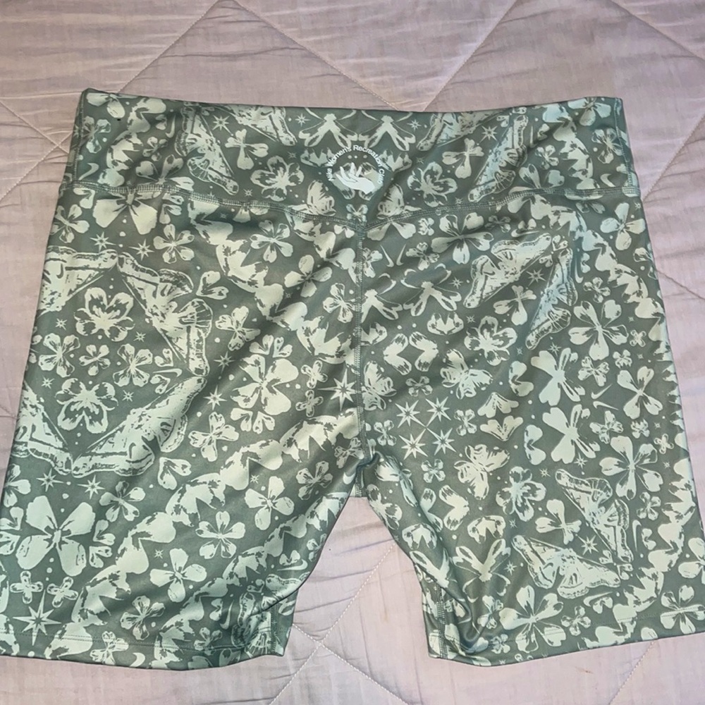 Nike womens plus-size dri fit biker shorts - Picture 3 of 5